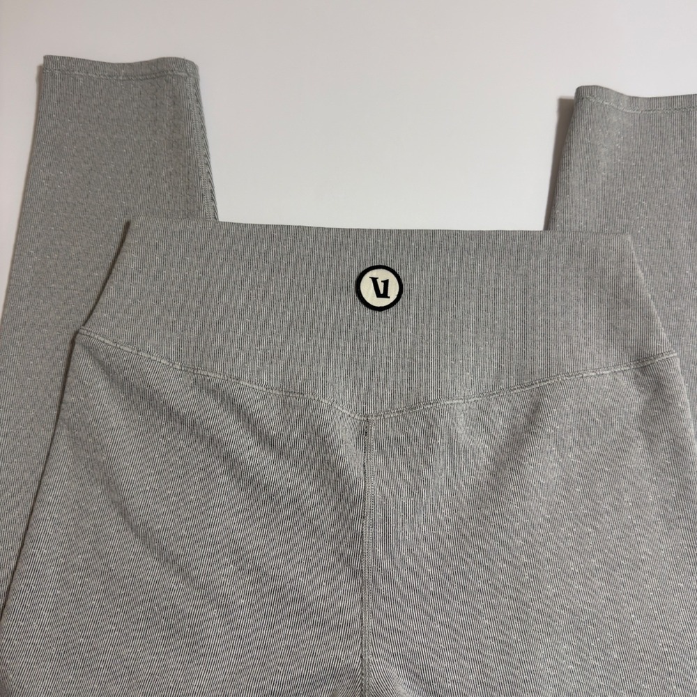 Vuori Grey Ribbed Activewear Set Long Sleeve Crop Top & Leggings Medium - Picture 7 of 7